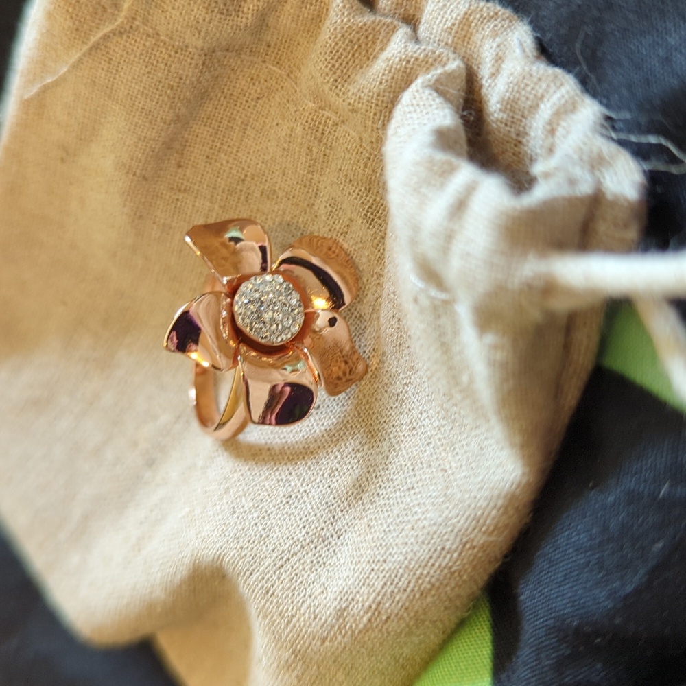 Rose Gold coloured flower ring